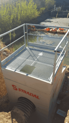 Zoom sur un ouvrage de régulation en béton Stradal