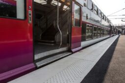 Dalles d’éveil de vigilance en gare pour accessibilité PMR à Montigny-Beauchamp