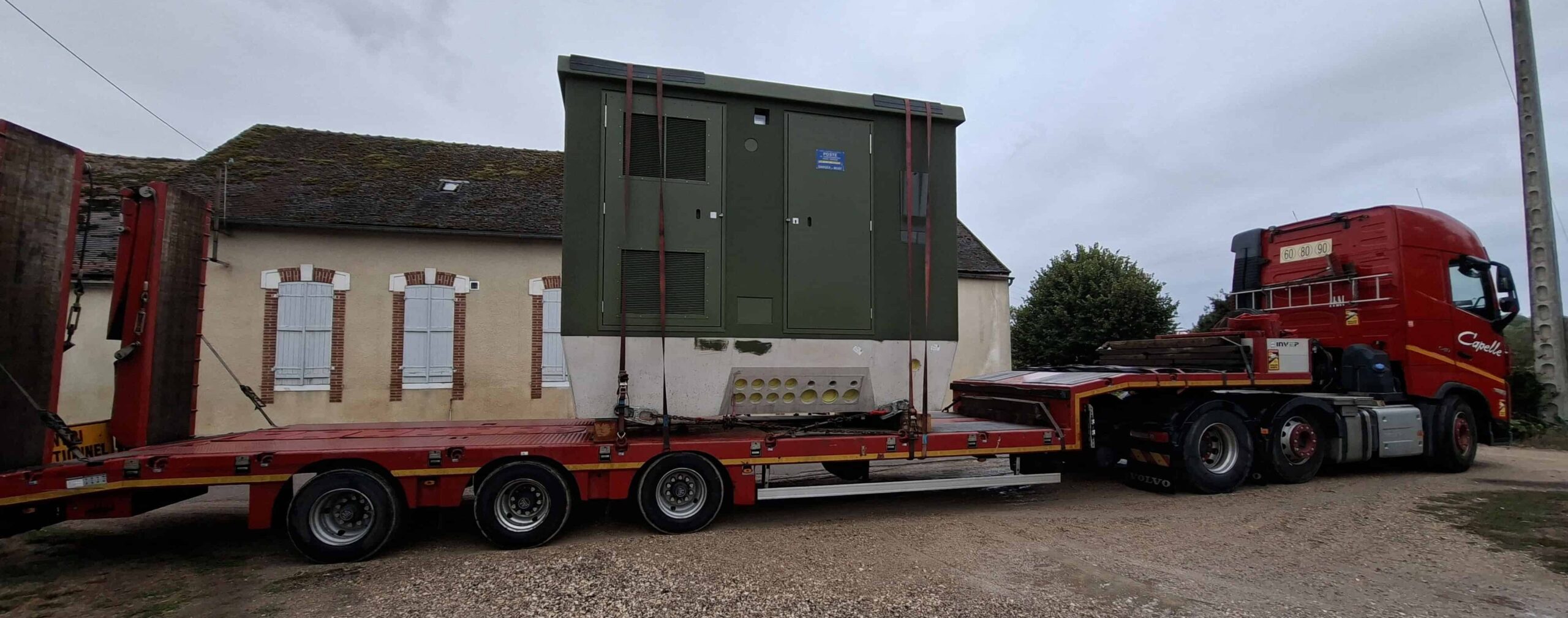 Transport d'un poste Strapac